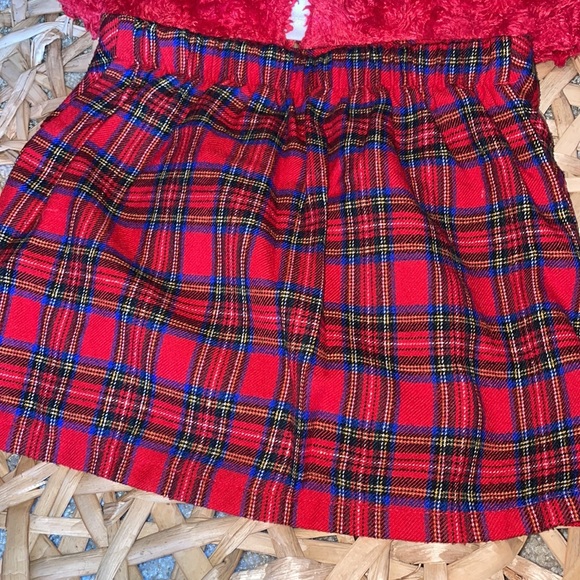 Girls 4/4T Red Plaid Skirt and Fuzzy Top - Picture 5 of 10